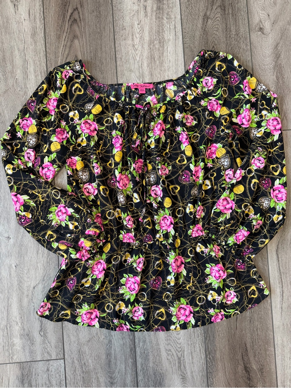 Betsey Johnson-Feminine Floral Off-Shoulder Peplum w/ Gold Chain Detail Blouse
